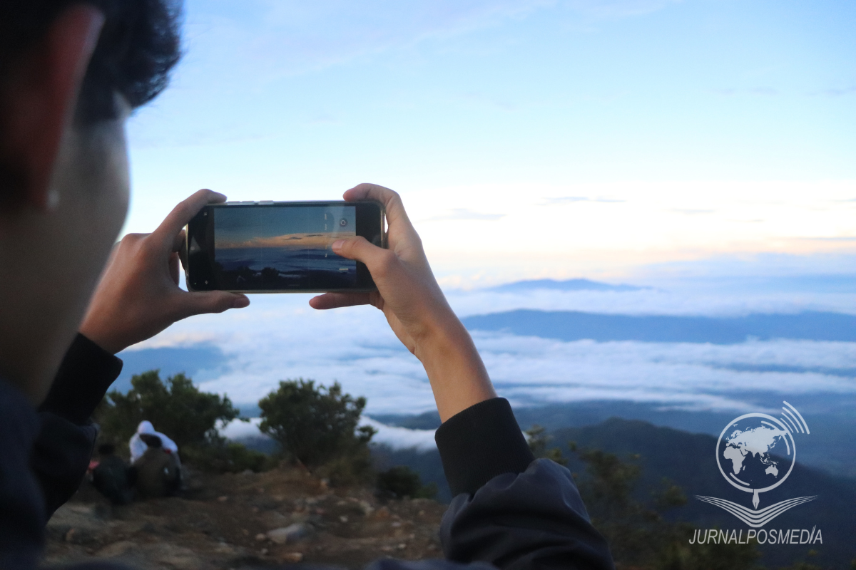 Melihat Negeri Di Atas Awan Dengan Mendaki Ke Gunung Tertinggi Di Jawa