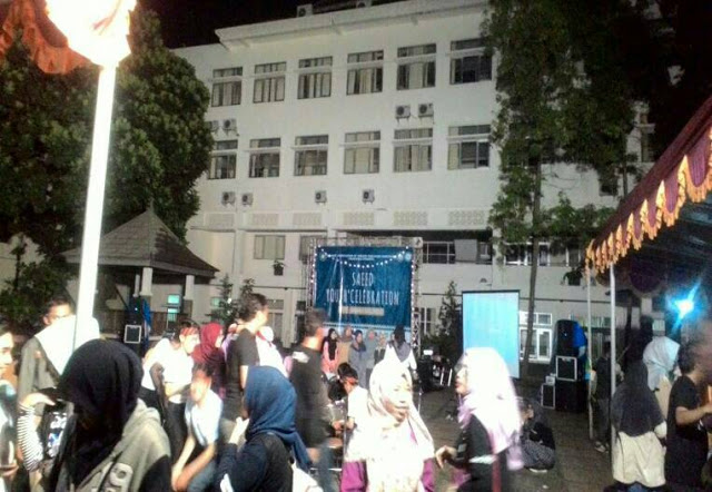 Suasana acara Milad Pendidikan Bahasa Inggris, di Gazebo UIN Bandung, Sabtu (24/09/2016). (Jurnalpos/Syfa Qulbi).Suasana acara Milad Pendidikan Bahasa Inggris, di Gazebo UIN Bandung, Sabtu (24/09/2016). (Jurnalpos/Syfa Qulbi).