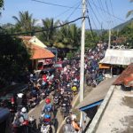 Suasana Kemacetan yang menghiasi Jalan Cibangban,Desa Cikahuripan, Kabupaten Sukabumi, Sabtu (9/7/2016). (Jurnalpos/ Tisa Ariska)