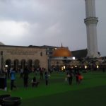 Suasana ngabuburit di alun-alun Kota Bandung, Senin (06/06/2016). (Jurnalpos/Dini Fitianti)