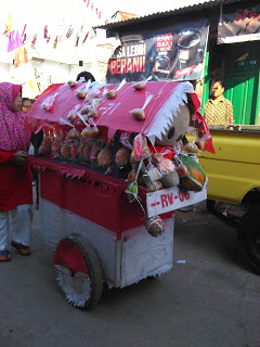 Jampangan hiasi karnaval 17 Agustus RW 06 Desa Rancaekek Wetan. (Jurnalpos/Dini Fitrianti)