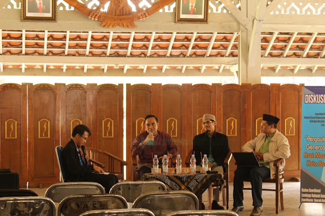 (Dari kiri) Abi,Tatang Muchtar, Sindu Prawito, Isa Subagja dalam diskusi bertajuk “Pergaulan Sehat Generasi Muda : Aset Masa Depan Kota Bandung” yang digelar di Pendopo, Kota Bandung, Jalan Dalem Kaum, Sabtu (28/5/16).
