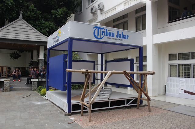 Kondisi Ruang Baca Tribun Jabar yang terbengkalai di Fakultas Dakwah dan Komunikasi UIN Bandung , Selasa (18/10/16). (Jurnalpos/Desianti Yus Rusana)