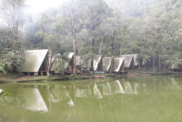 Suasana Kawasan Wisata Alam Telaga Warna yang masih asri dan hijau saat siang hari. Sabtu, (21/05/2016). (Jurnalpos/Sindy Aprianti)
