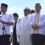 Walikota Bandung Ridwan Kamil bacakan deklarasi terkait keutuhan NKRI di Stadion Siliwangi, Jalan Lombok Kota Bandung pada Minggu (30/10/2016). Ridwan Kamil menghimbau agar masyarakat Indonesia bisa bersatu tanpa melihat unsur Suku, Ras, dan Agama. (Jurnalpos/Ricky Fatria)