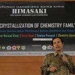 Ketua Senat UIN Bandung, Nanat Fatah Natsir memaparkan materi “Al-Qur'an Sebagai Sumber Ilmu” di Aula Anwar Musaddad UIN Sunan Gunung Djati Bandung, Sabtu (13/03/17). (Tanti Sugiharti/Jurnalposmedia)