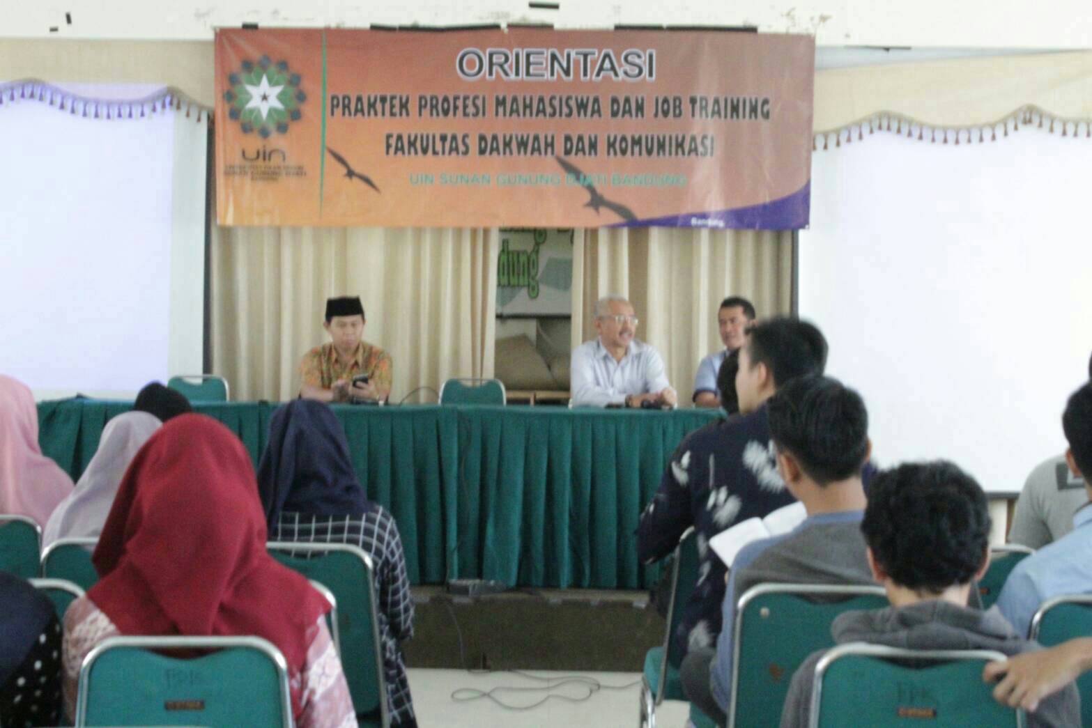 Fakultas Dakwah dan Komunikasi UIN Bandung menggelar orientasi Praktek Profesi Mahasiswa (PPM) dan Job training di Aula Fakultas Dakwah dan Komunikasi, Selasa (13/06/2017). (Teten Handani/Jurnalposmedia)