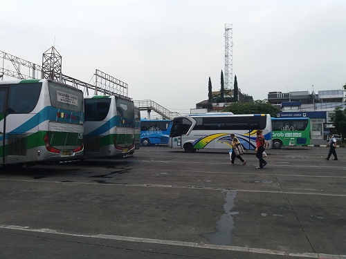 Dinas Perhubungan Kota Bandung bekerjasama dengan Ditlantas Polri untuk persiapan mudik lebaran 2017 di Terminal Cicaheum Kota Bandung. Persiapan dimulai dari pengujian armada yang layak ataupun tidak layak untuk dipakai saat mudik nanti, Selasa (13/06/2017). (Agnes Agatha/Jurnalposmedia)
