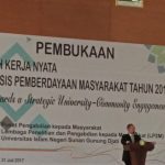 Rektor UIN Bandung, Mahmud, meresmikan Pembukaan Kuliah Kerja Nyata berbasis Pemberdayaan Masyarakat (KKN SISDAMAS) tahun 2017 UIN Bandung di Aula Anwar Musaddad, Senin (31/07/2017). (Dini Fitrianti/Jurnalposmedia)