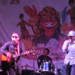 Salah satu band reggae tengah mengisi acara di Liga Seni Budaya, yang baru pertama kali diadakan tahun ini. Acara pembukanya dilaksanakan di Ujung Berung, mulai dari 19-20 Agustus 2017. (Anggi Muliawati/Jurnalposmedia)