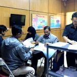 Sejumlah warga mendaftar untuk menjadi panitia di kecamatannya masing-masing. Persiapan ini dilakukan untuk memilih Wali Kota Bandung dan Gubernur Jawa Barat pada Pemilihan Kepala Daerah (Pilkada) 2018 yang akan dilaksanakan secara serentak 27 Juni 2018, Senin (16/10/2017). (Anggi Muliawati/Jurnalposmedia)