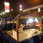 Dian (28) menggoreng tahu bulat yang akan dijajakan kepada pelanggan di Jalan A.H Nasution Kota Bandung, Kamis (19/20/2017). (Neng Nurjanah/Jurnalposmedia).