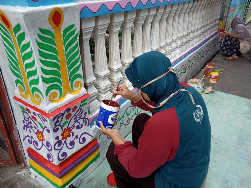 warga cisayong menyulap desa menjadi berwarna